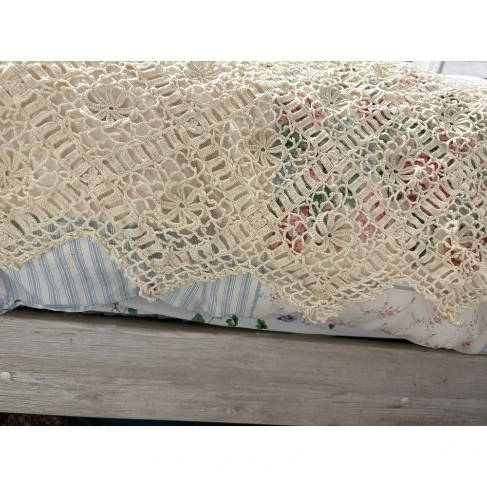Vintage Hand Crocheted‎ Tablecloth/Coverlet 58